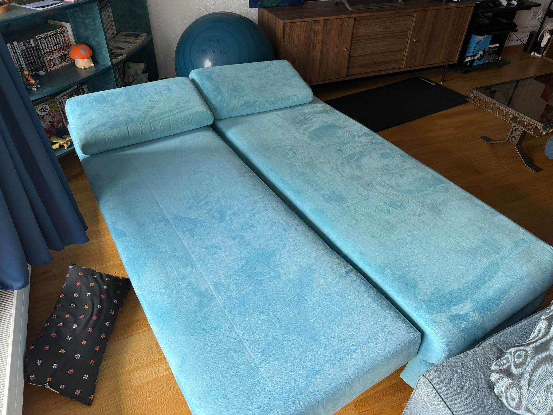 Sofas: Schlafsofa hellblau mit Schlaffunktion Bümpliz Bern – Gebraucht aus Küblis von Yoshpeke 2