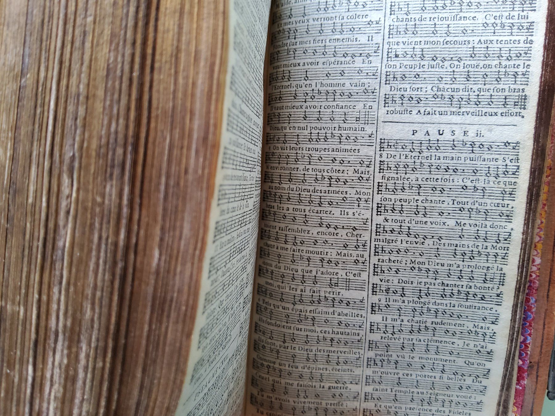 Bücher: Magnifique antique livre – Gebraucht aus Malleray von Broc-Mo 9