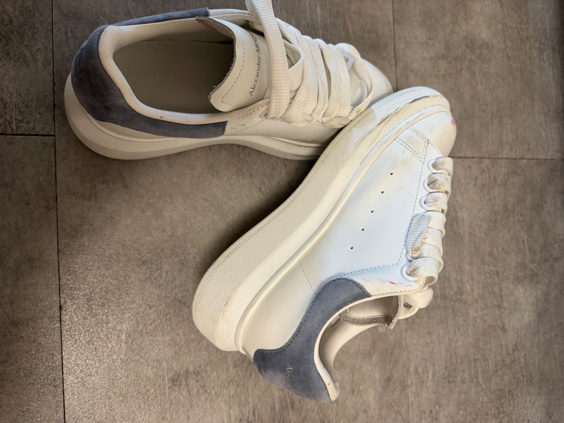Alexander Mcqueen Scarpe da donna: Alexander McQueen baskets blanches bleu taille 36 – Usato da Cologny venduto da lil_bpv9 2