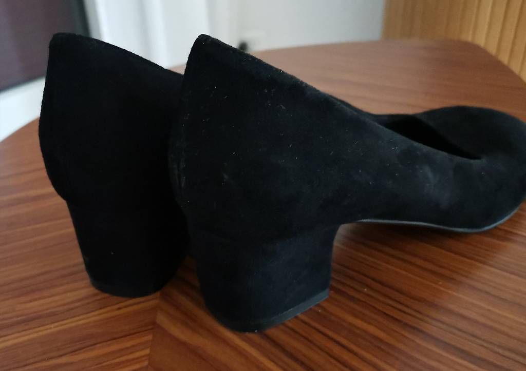 Tamaris Damenschuhe: Schwarze Pumps, samt ig, Gr. 36 – Gebraucht aus Muri b. Bern von Claudiahuegli 2