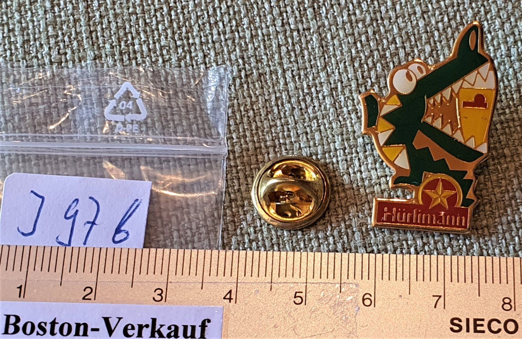 Plaketten & Abzeichen: J976 Pin Hürlimann Bier Krokodil – Gebraucht aus Reinach BL von Boston-Verkauf 1