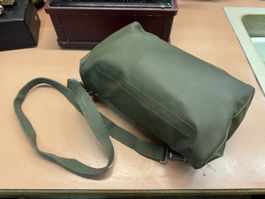 Militär Schutzmaske mit Tasche und Zubehör. Vollstä