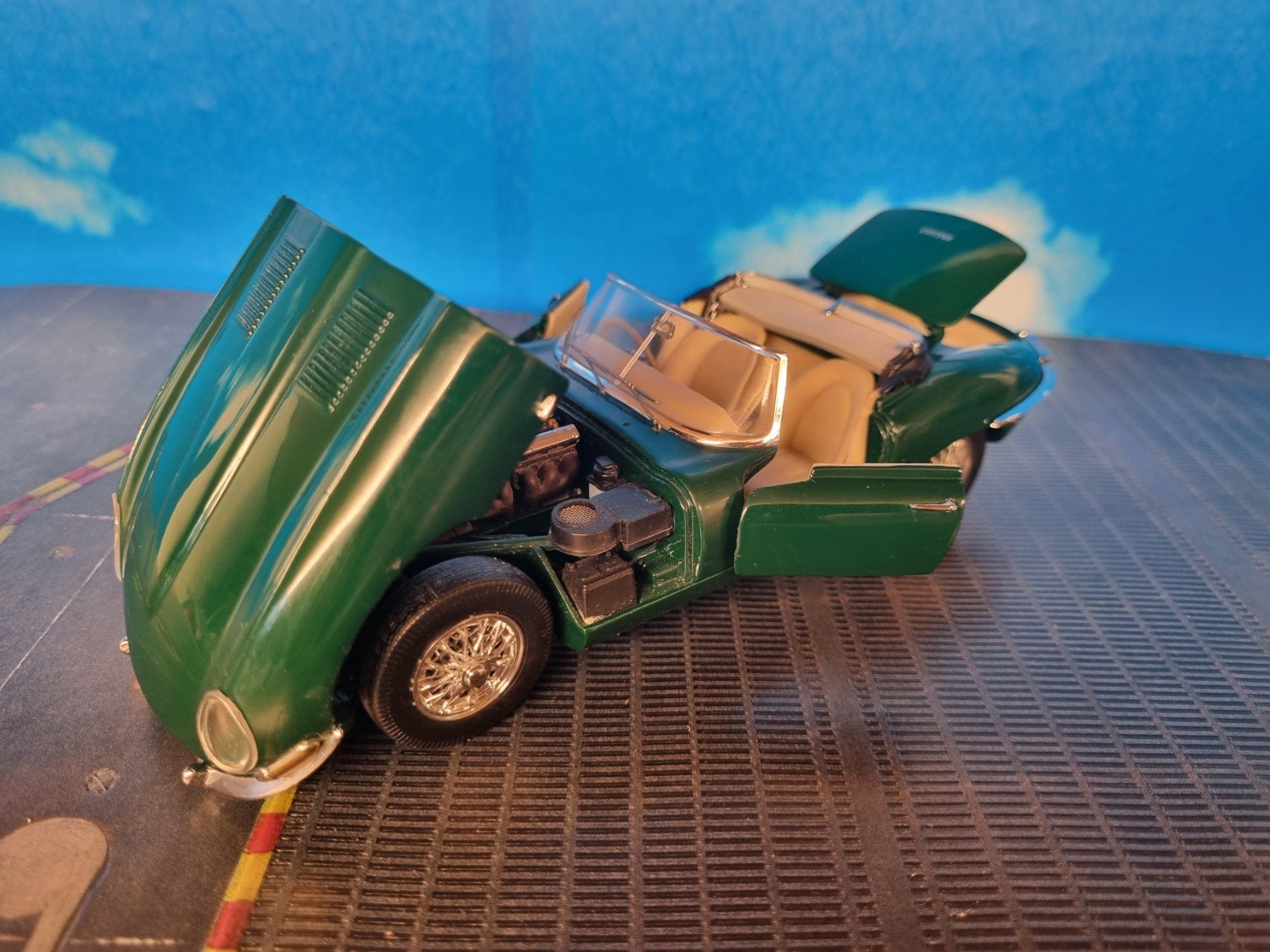 Franklin Mint Modellautos: JAGUAR E 1961 FRANKLIN MINT 1:24 – Gebraucht aus Männedorf von Spezial-Modelle 1