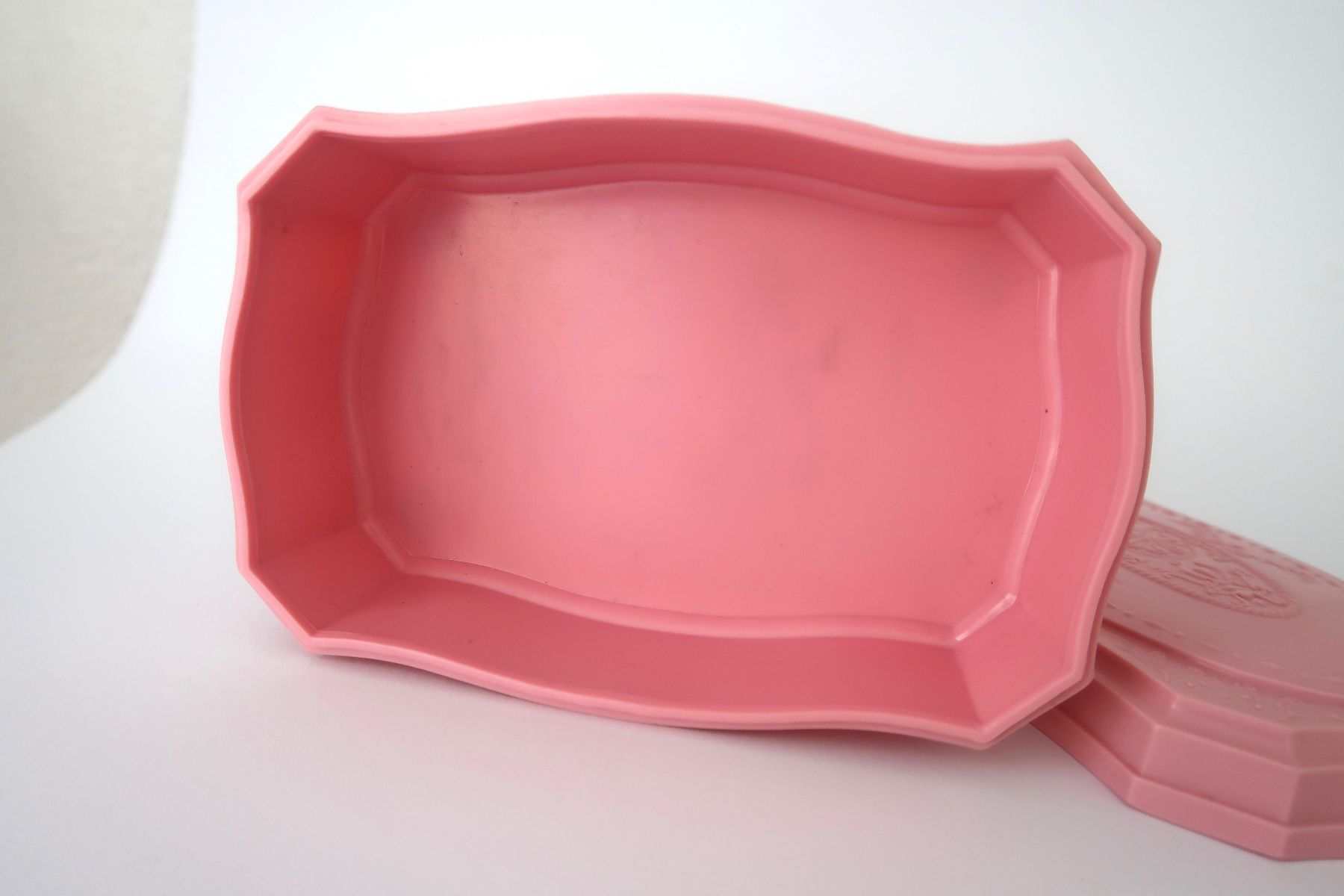 Barattoli: Boîte ancienne bakélite rose style rococo 💝 – Usato da Champlan venduto da Cjayretro 3