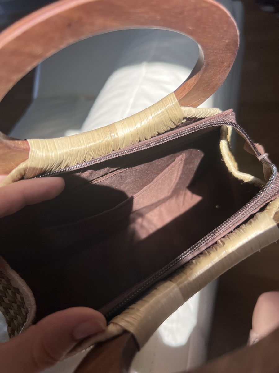 Taschen für Damen: Stylish Woven Bag with Wooden Handle – Gebraucht aus Goldau von Kseniya123 1