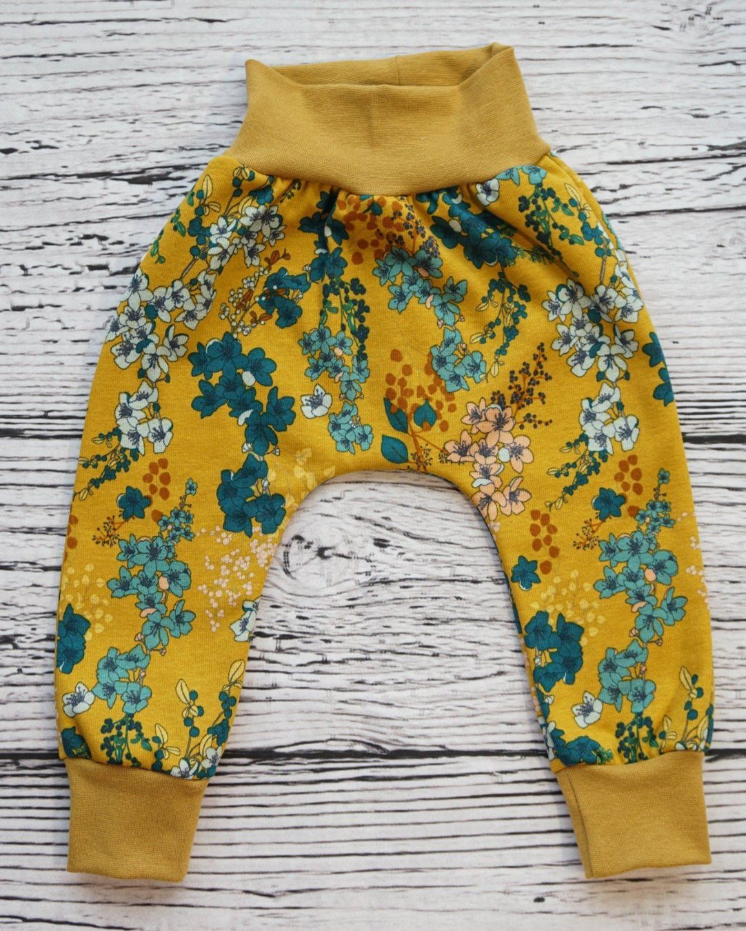 Pantaloni: Fleece Pumphose mit Blumen 74/80 - NEU – Nuovo e nell'imballaggio originale da Zürich venduto da sambaum 1