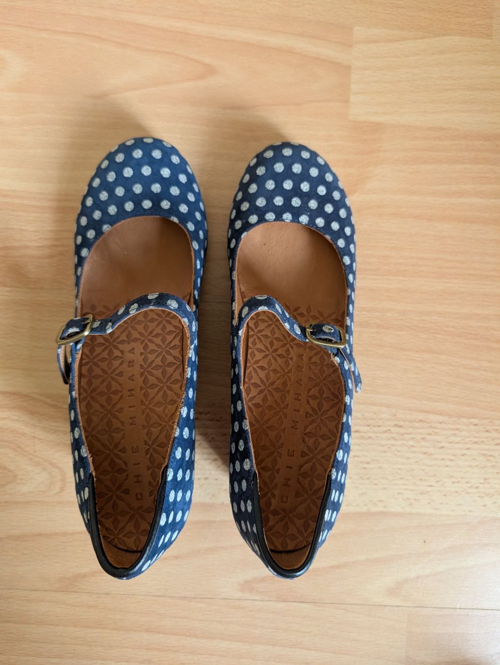 Chie Mihara Chaussures femmes: Chie Mihara 36 Polka Dot – D'occasion à Luzern par lal_8z2w 2