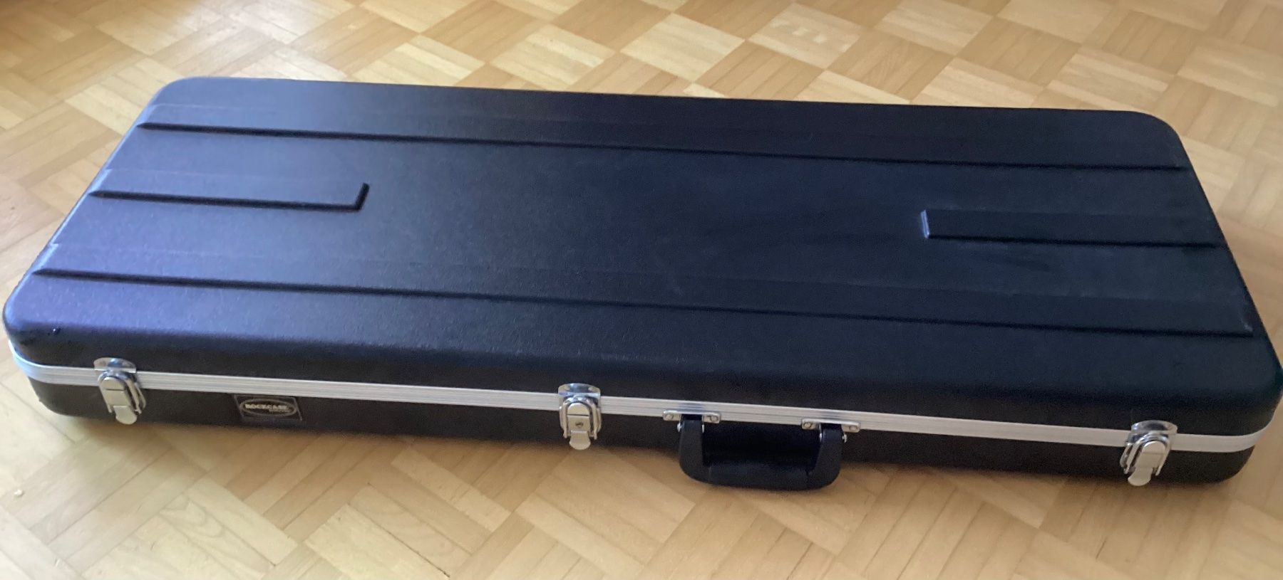 Musikinstrumente: Warwick Rockcase Gitarrekoffer – Gebraucht aus Spreitenbach von seamus303