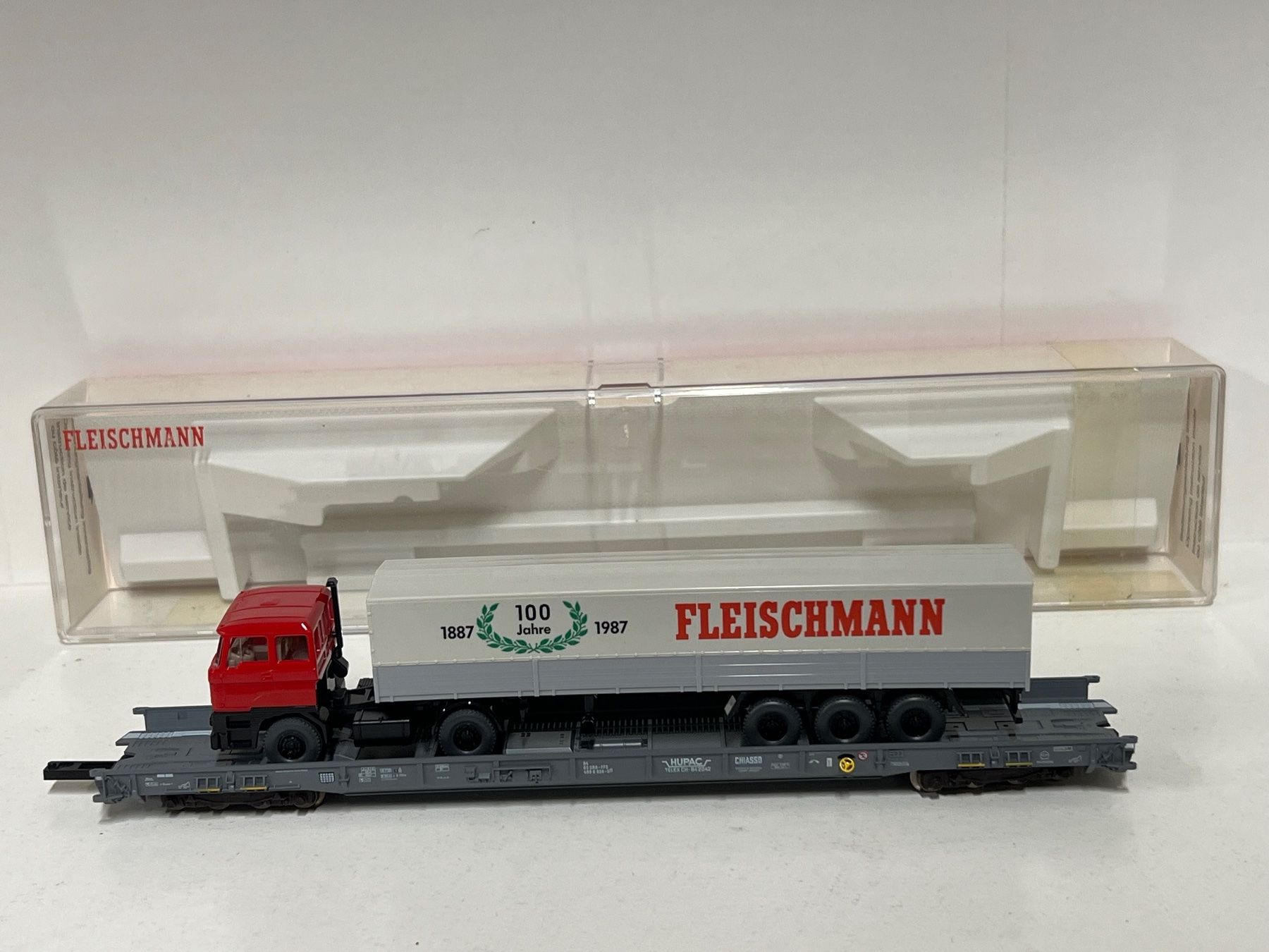 Fleischmann Modellini di ferrovie: Fleischmann 5274 CH HUPAC beladen mit LKW SBB HO DC – Nuovo (secondo la descrizione) da Neuenhof venduto da ludovicco