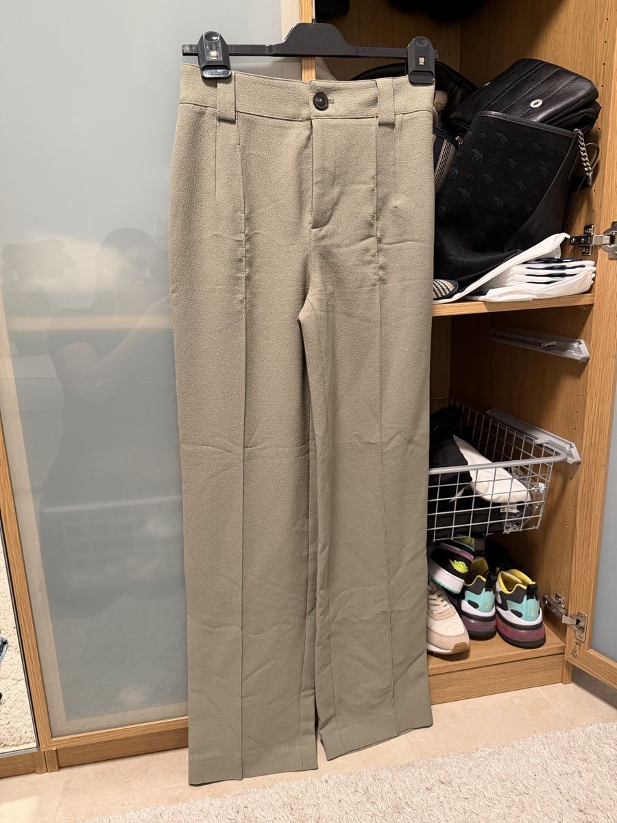 Zara Pantalons: Bundfaltenhose – Neuf (Voir description) à Dottikon par RomanVer