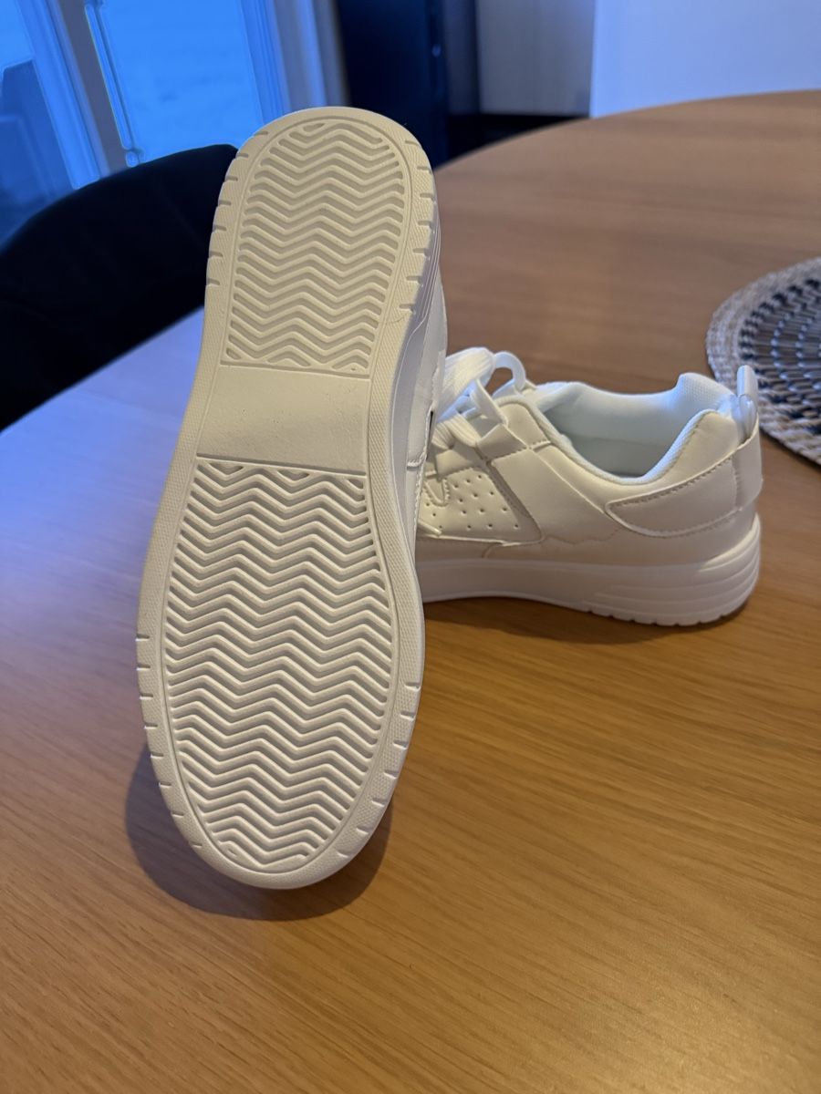 Scarpe da donna: Baskets blanches - neuves! – Nuovo e nell'imballaggio originale da Villars-le-Terroir venduto da ale_c79d 2