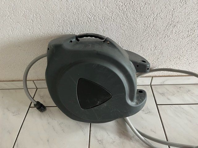 Rohre & Schläuche: Schlauchaufrollbox Gartenschlauch 25 m – Neu (gemäss Beschreibung) aus Altbüron von Februar26