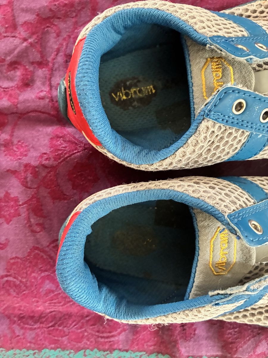 Vibram Chaussures garçon: Vibram fivefingers 34 – D'occasion à Lausanne par Sarawg 1