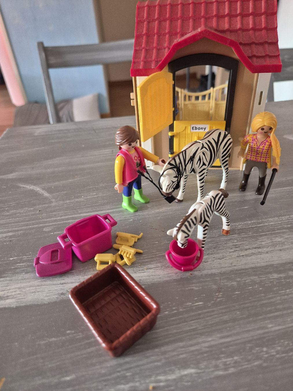 Playmobil Giocattoli: Zebra mit Fohlen, Pfleger – Nuovo (secondo la descrizione) da Fahrweid venduto da Fischwasser6