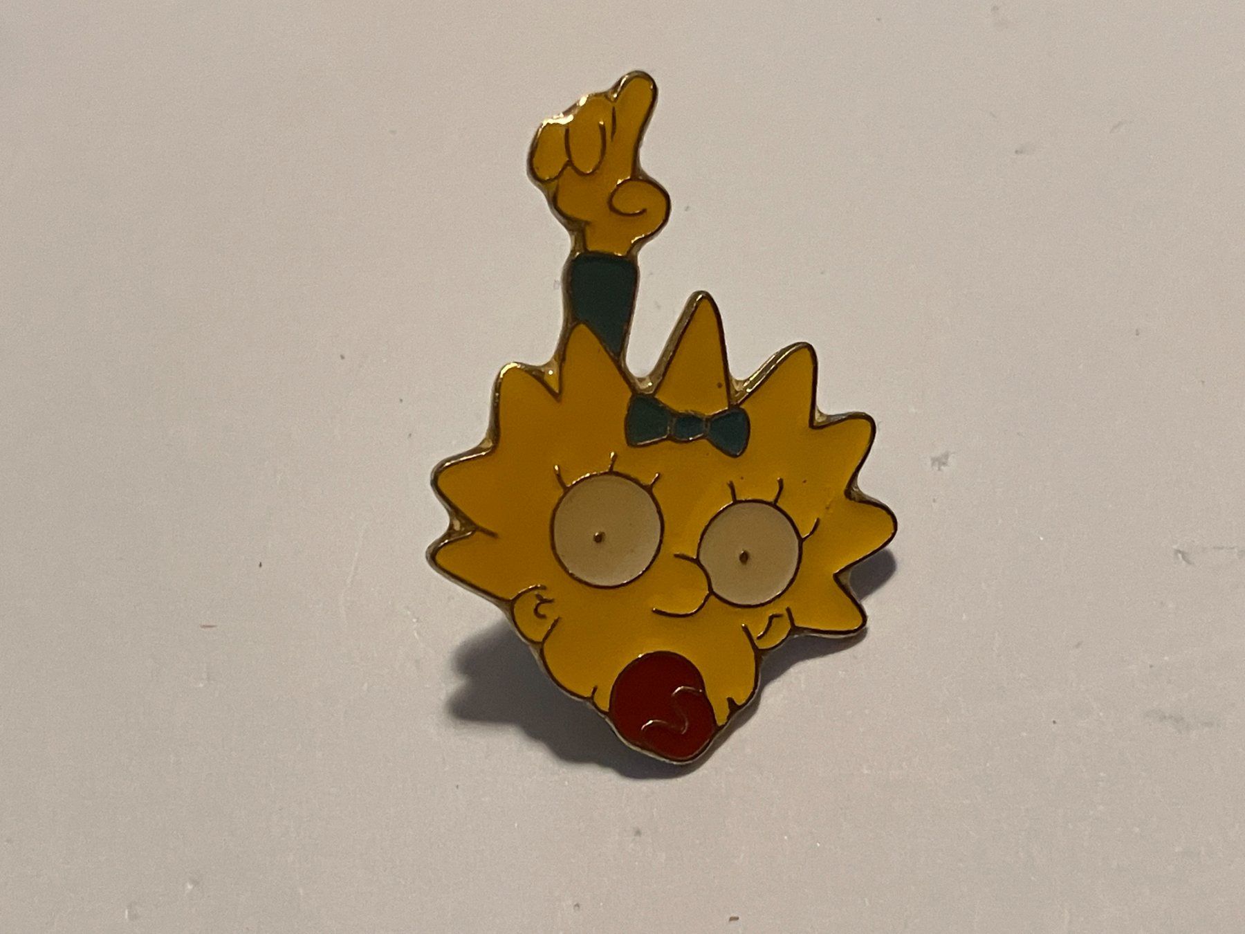 Placchette & Badge: 1 Pin Maggie Simpson  – Usato da Basel venduto da djwwpp