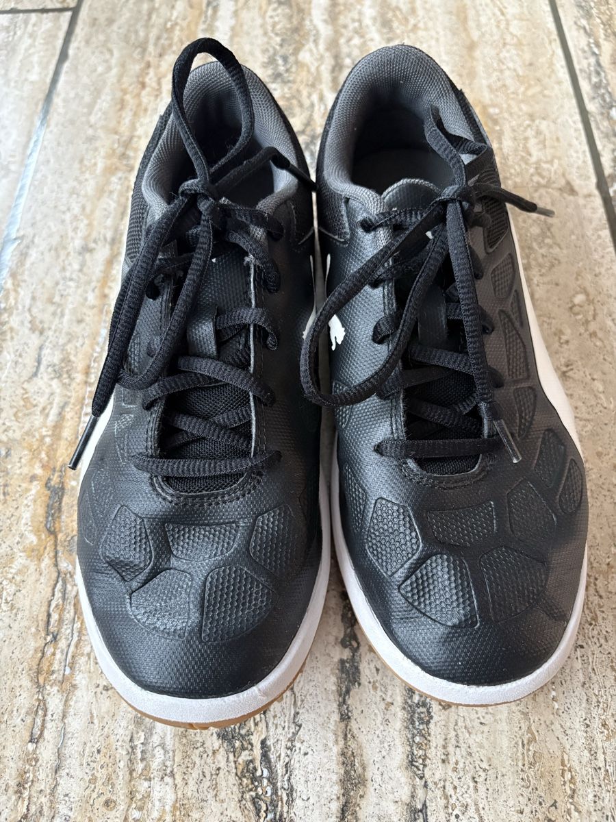 Puma Scarpe per ragazzi: Puma Indoor Sportschuh Grösse 35 – Usato da Nürensdorf venduto da Yellowstone09 1