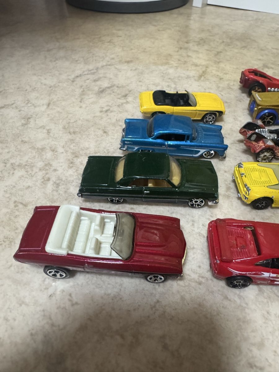 Hot Wheels Modellini d'auto: 13x Hot Wheels Spielzeugautos – Usato da Massagno venduto da ilm_vd96 3