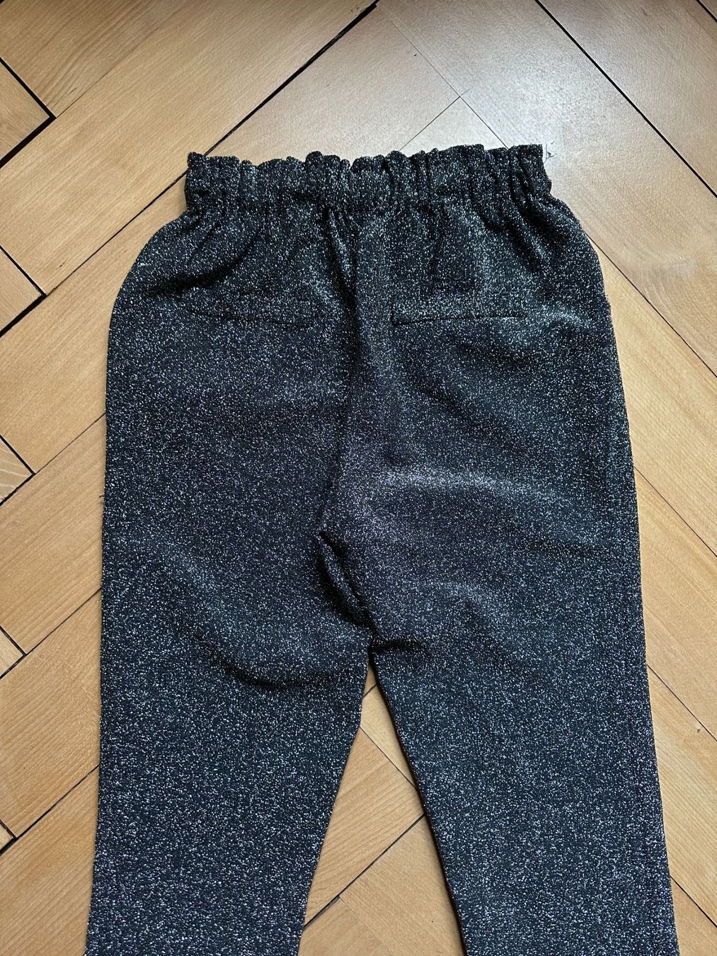 Mango Pantalons: MANGO - Glitzerhose silbern-schwarz XS – D'occasion à Zürich par Diazaio 2