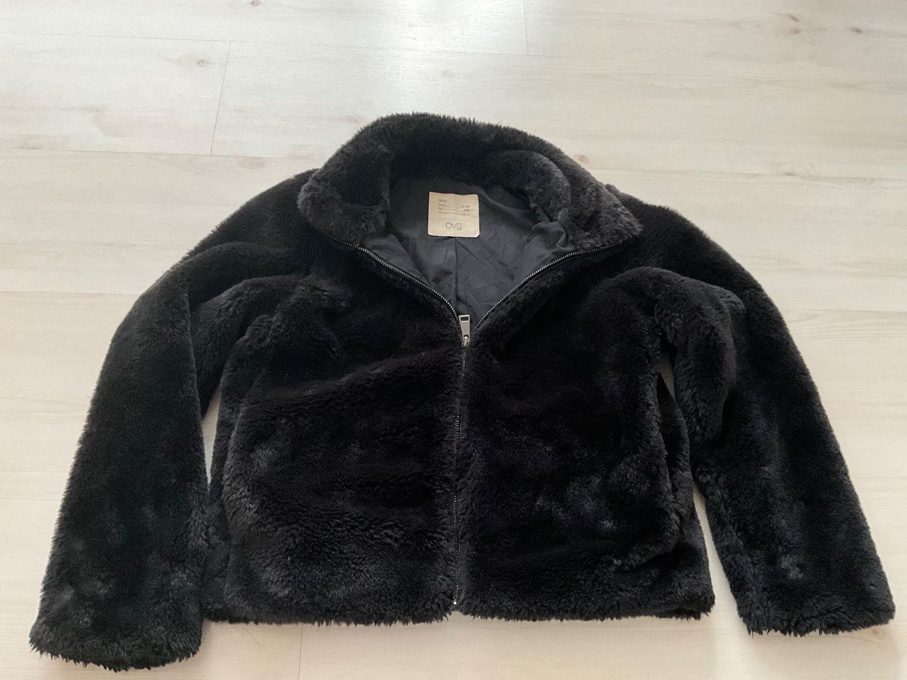 Giacche & Cappotti: Schwarze Kuscheljacke 152 – Nuovo (secondo la descrizione) da Oberhof venduto da Hibrzel