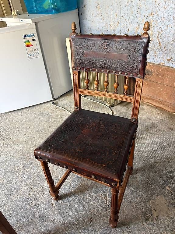 Tischset: Table ronde en bois massif et 5 chaises anciennes – Gebraucht aus Morcles von natalysh 2