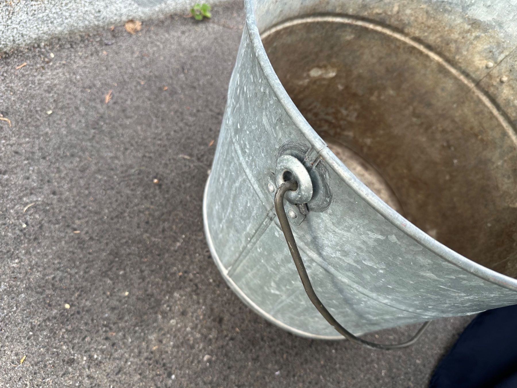 Pots de fleurs: 2 Blumentopf aus metal – D'occasion à Uster par bek_v2ct 6