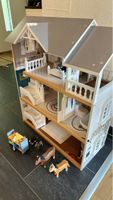 Puppenhaus aus Holz mit Zubehör gebraucht
