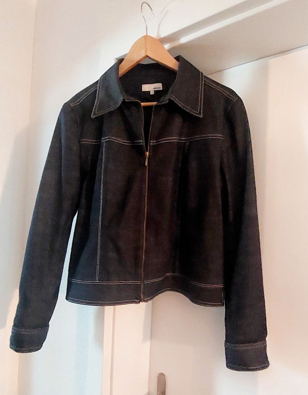 H&M Jacken: Schwarze Jacke im Jeansstil – Gebraucht aus Safenwil von fra_t5c9