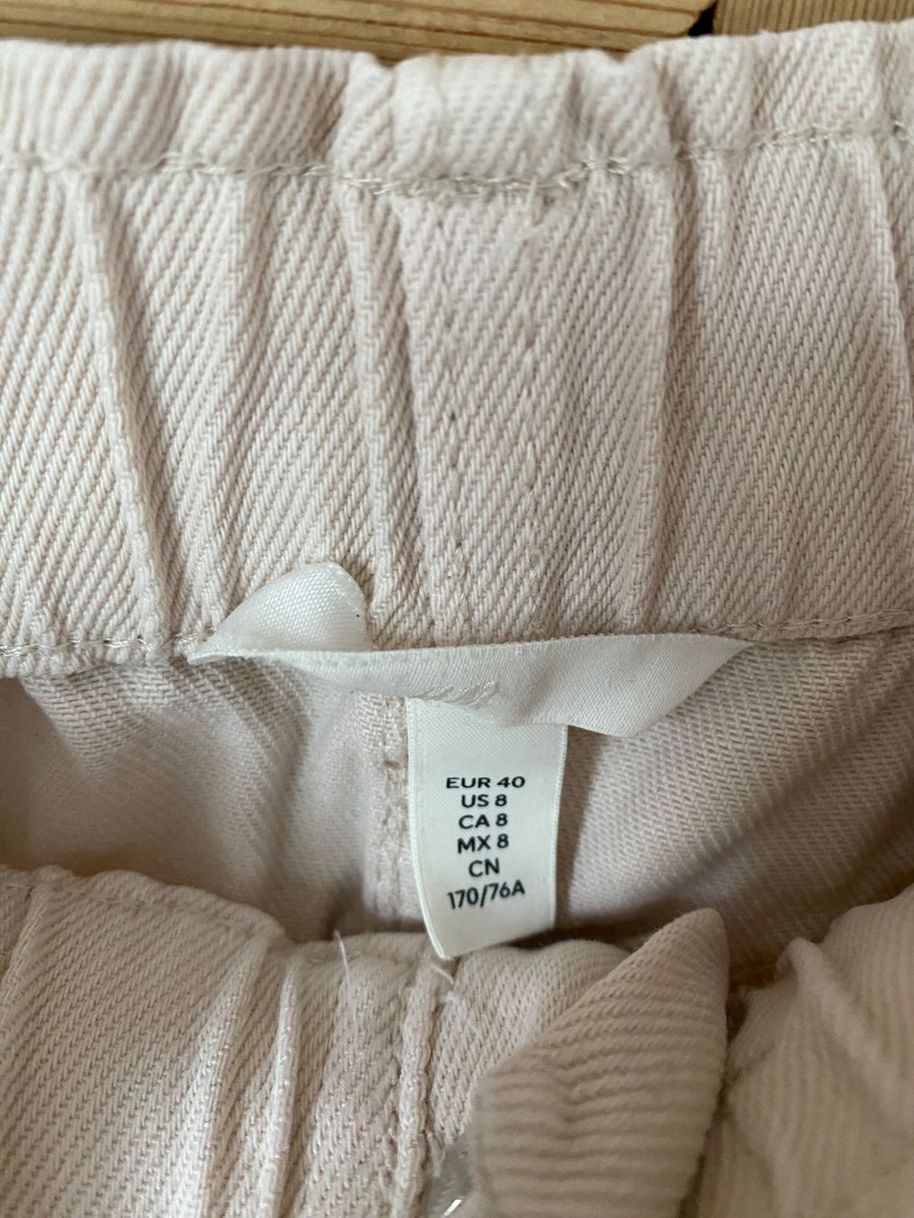 H&M Pantaloni: Hose H&M beige Grösse 40 – Usato da Balgach venduto da liv_s9xj 1