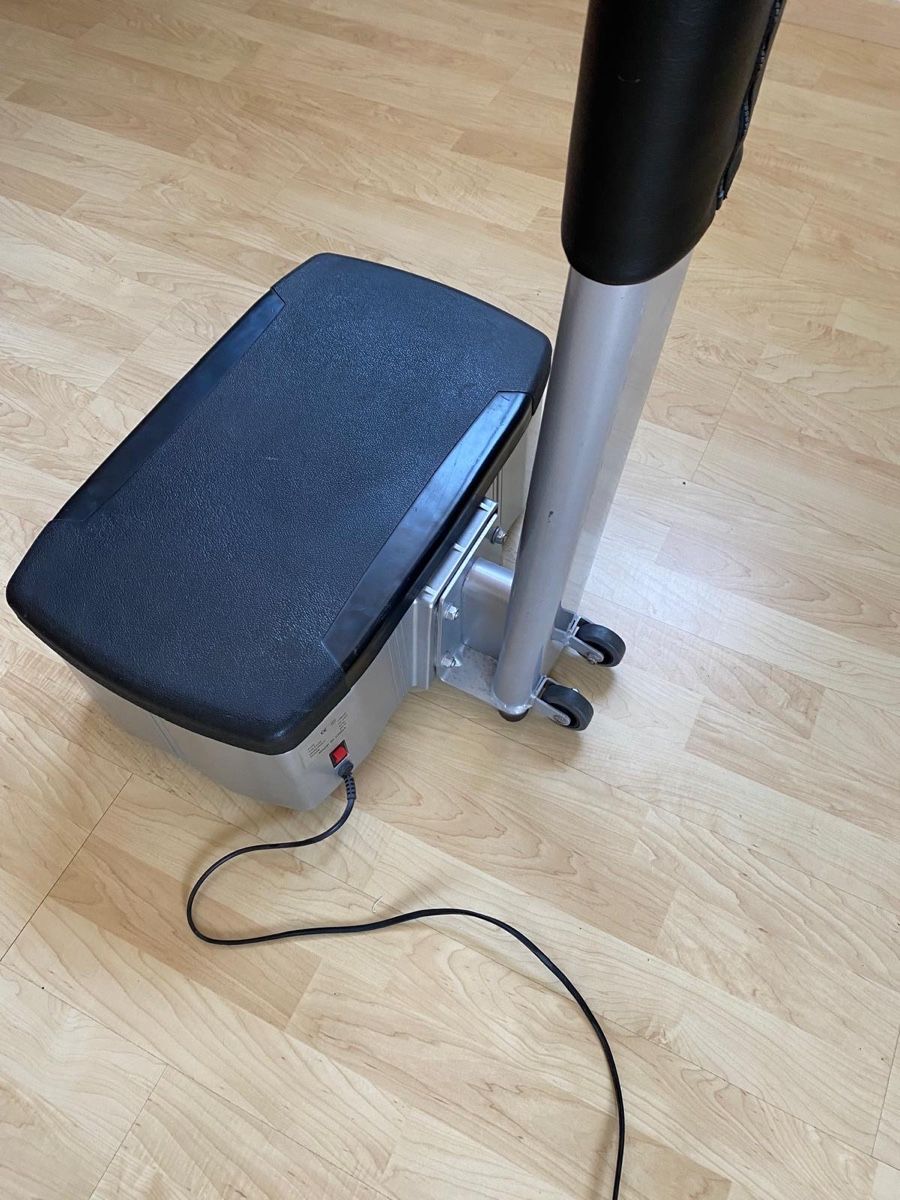 Maxxus Vélos d'appartement: Maxxus Vibroplate Vibrationsplatte – D'occasion à Freienstein par 16pfischti 3