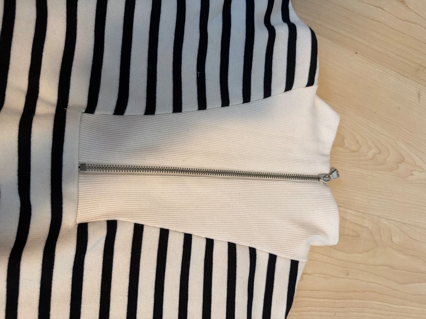 Zara Pulls & Sweat-shirts: Gestreifter Pullover mit Reissverschluss Zara – Neuf (Voir description) à Hettlingen par blu_tb6z 2