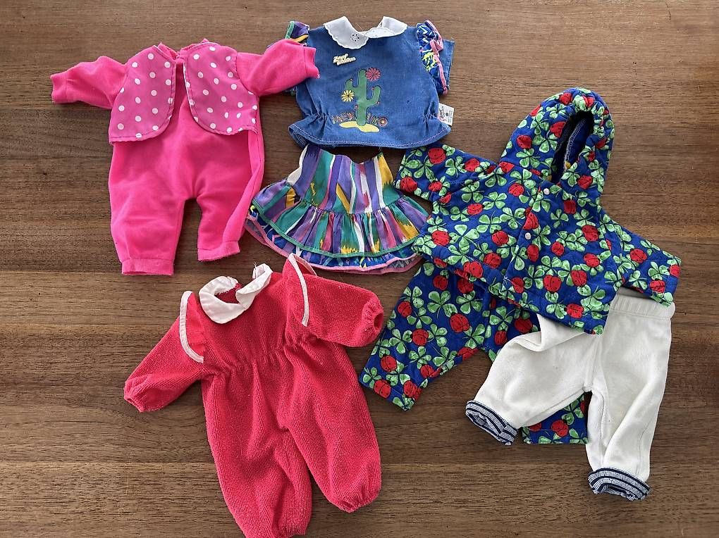 Puppen: Puppe mit Kleider – Gebraucht aus Rothrist von fiore09 2