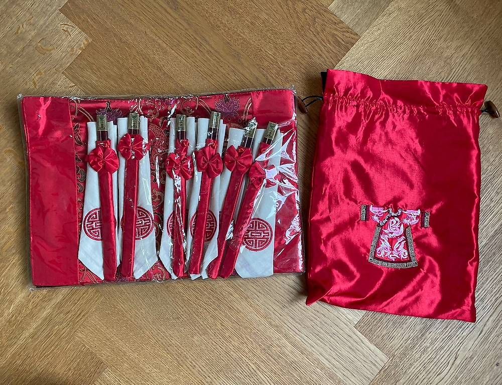 Tovaglioli: 6 Asiatische Tischsets mit 6 passenden Stäbchen & Servietten – Nuovo e nell'imballaggio originale da Basel venduto da Blue199