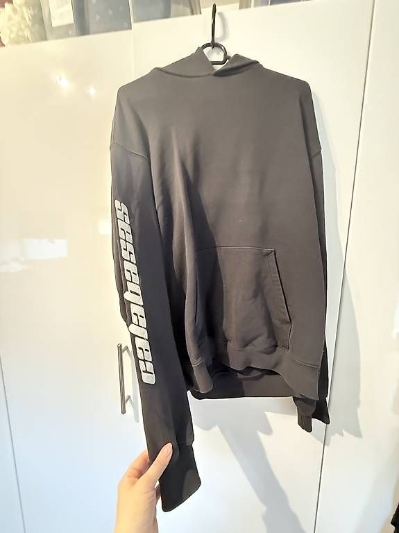 Maglioni & Felpe: Calabasas Hoodie – Usato da Langenthal venduto da AliceAmmann 1