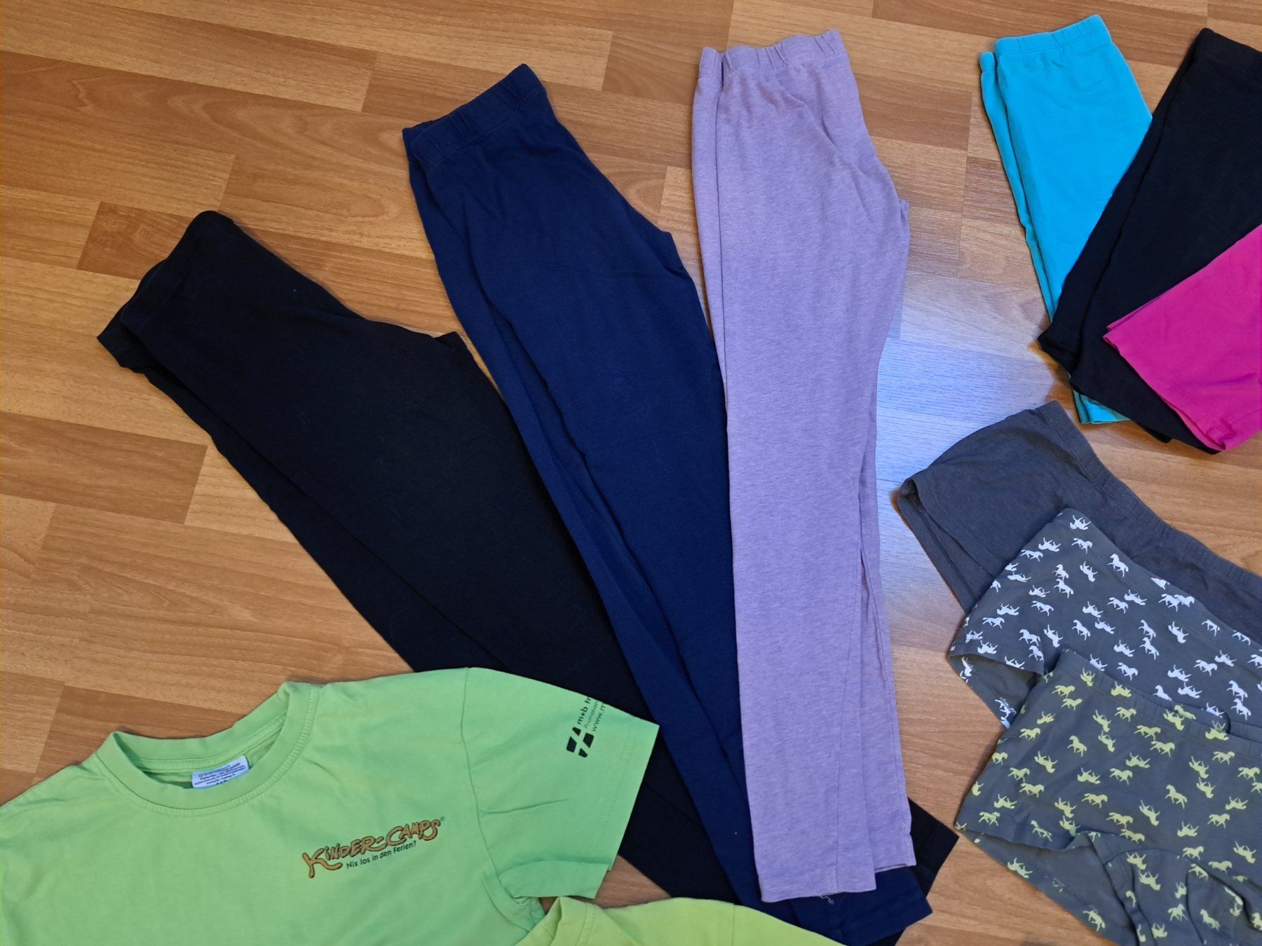 Lotti & Set di vestiti: Kleiderpaket Grösse 140 – Usato da Birrhard venduto da Pry 1