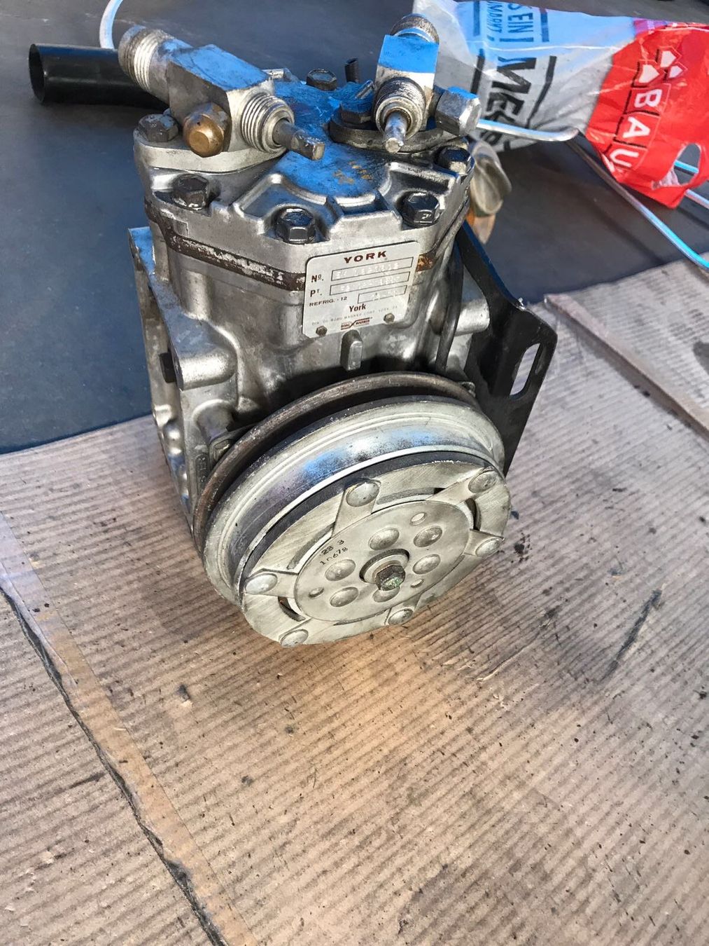 Porsche Tutti pezzi di ricambio auto: Klimakompressor zu Porsche 911 G-Modell – Usato da Hedingen venduto da mg1948_er 1