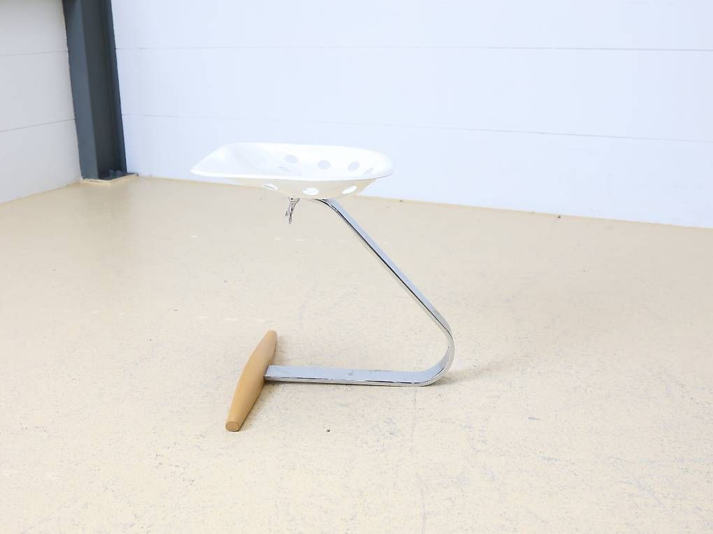 Zanotta Sgabelli: Zanotta Mezzadro Hocker | Weiss Chrom – Usato da Meinisberg venduto da atelier_TILIJA 5