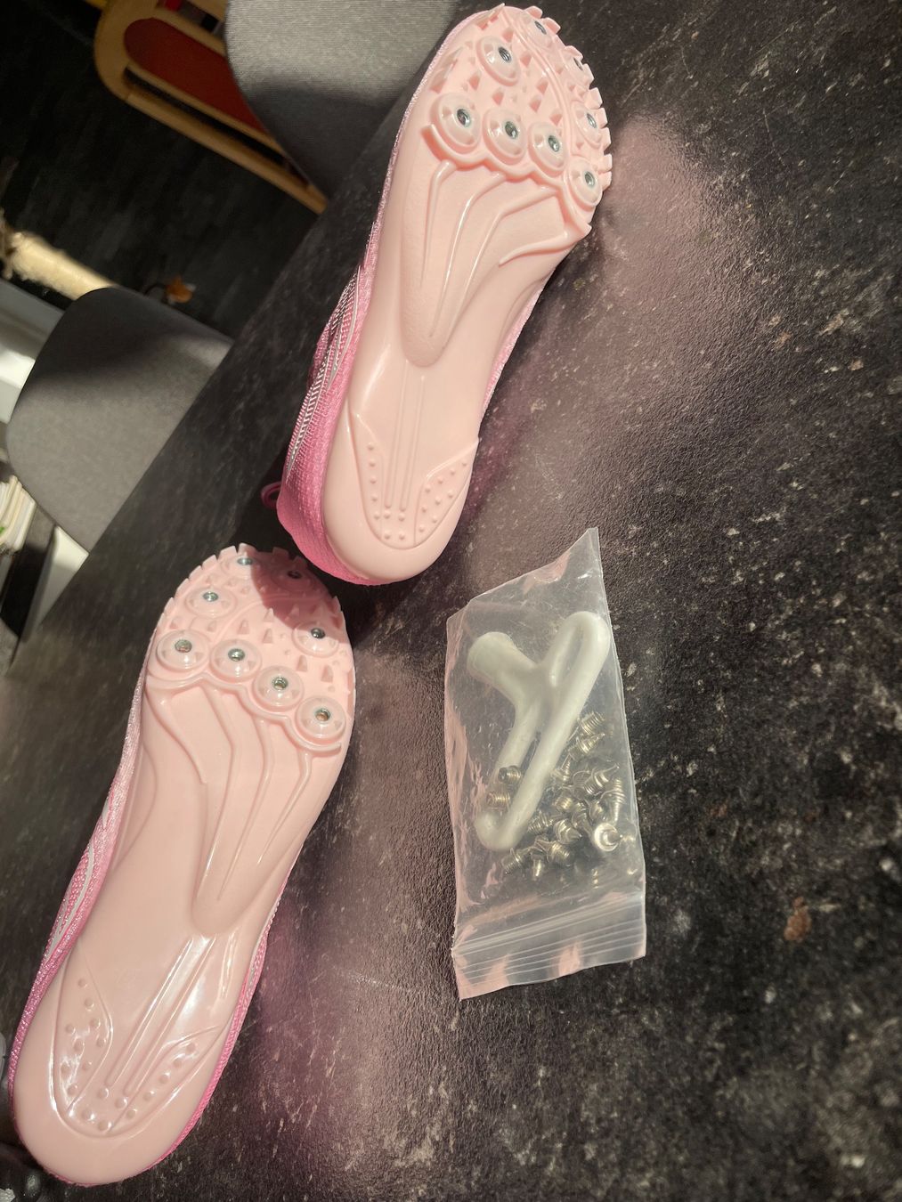 Scarpe da uomo: Chaussures d’athlétisme à pointes - neuves – Nuovo (secondo la descrizione) da Le Locle venduto da marie_b28 5