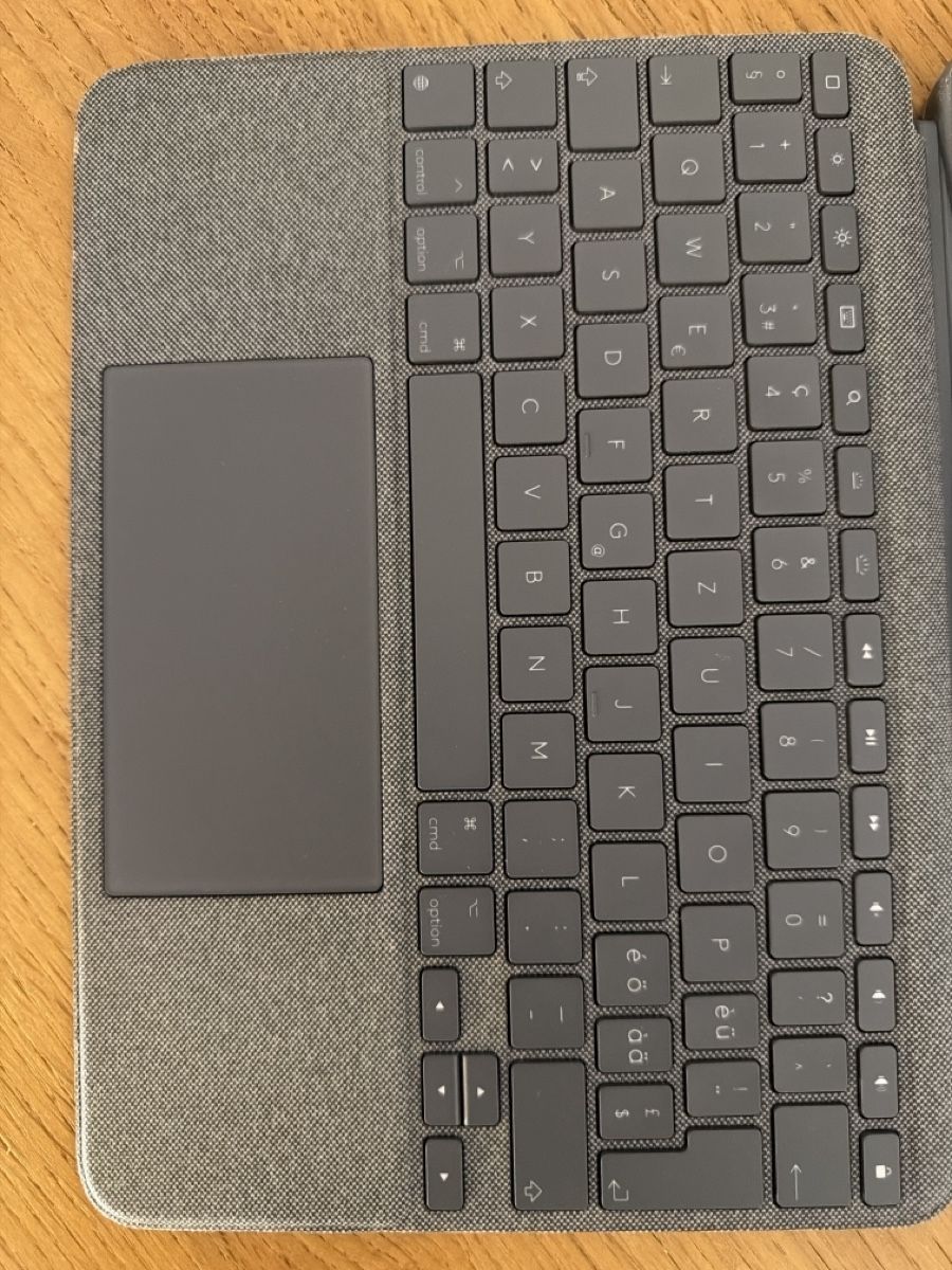 Logitech Tastiere: Logitech Keyboard Case for iPad Pro 11 inch Used – Usato da Lausanne venduto da atr_v2dq 1