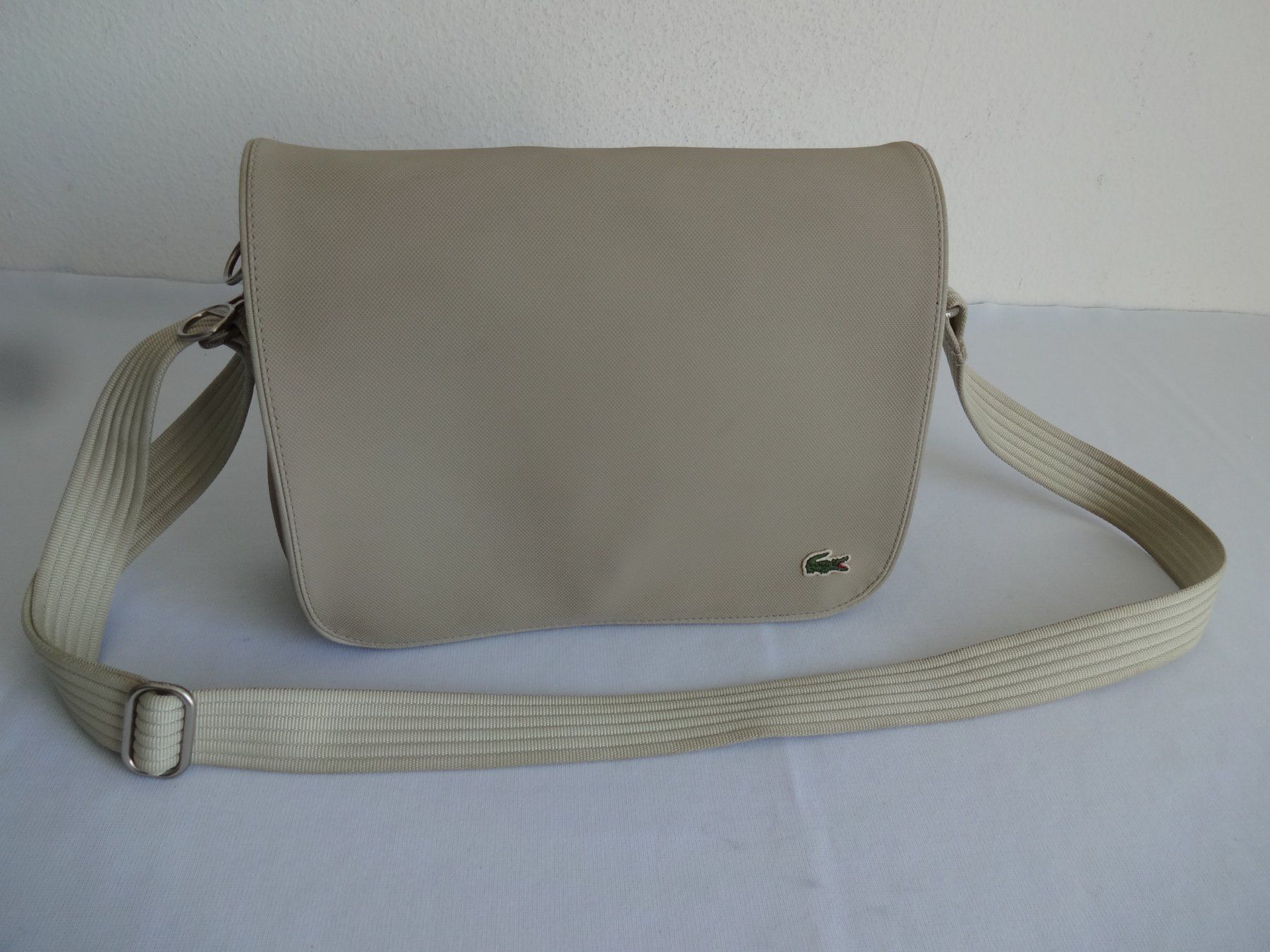 Lacoste Borse da donna: Orig. ""  Lacoste "" Umhängetasche – Usato da Frauenfeld venduto da Riaa