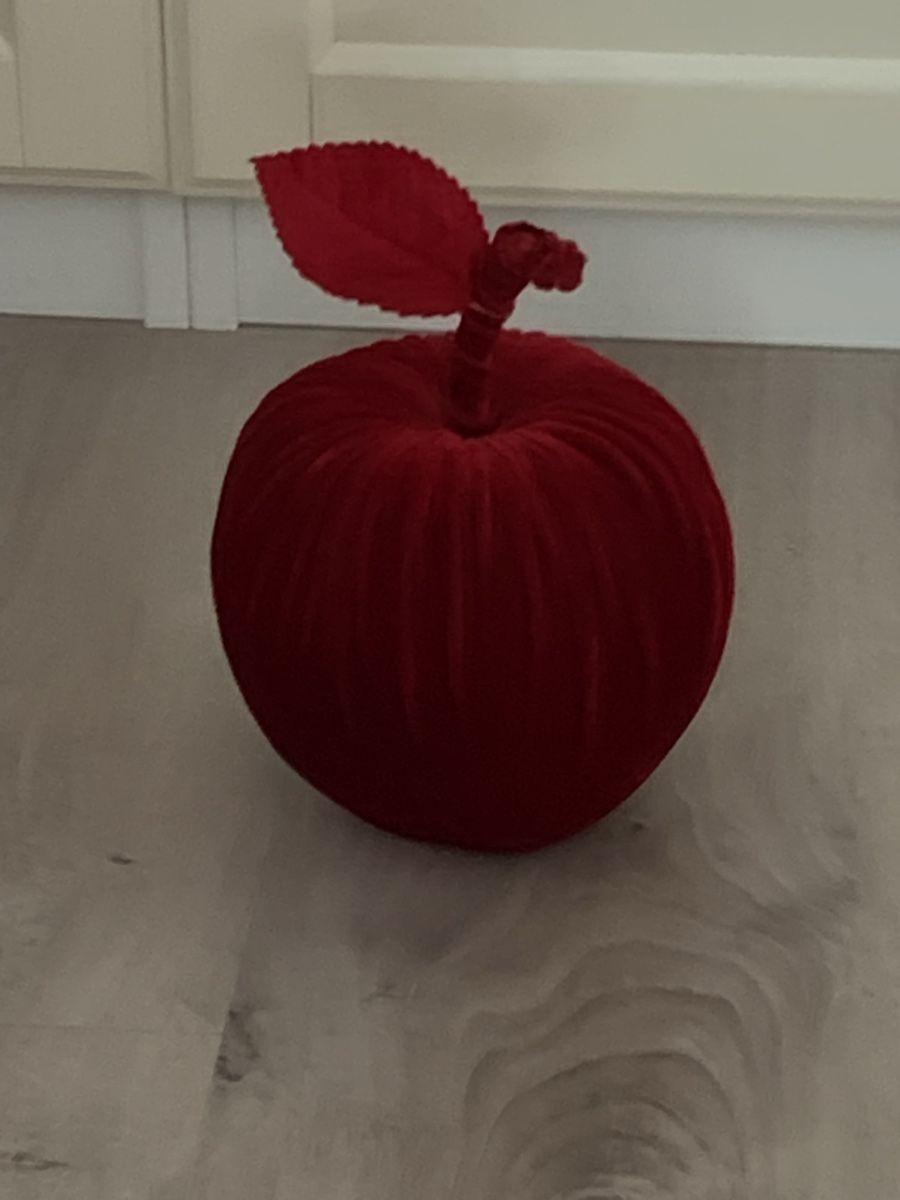 Tutte le decorazioni: Grosser roter Samt Apfel, Dekor, 24 cm – Usato da Nunningen venduto da silvermoon68 3