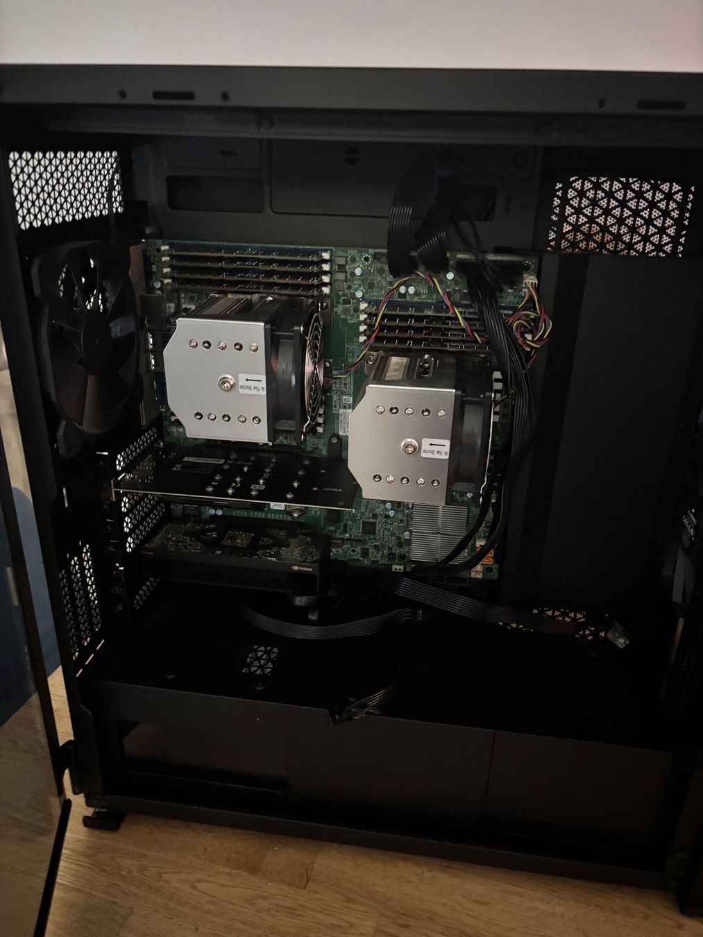 Server: Server Tower - 2× Xeon Gold 6252 - 1 TB RAM ECC - 48C/96T – Gebraucht aus Origlio von senery_sa 2