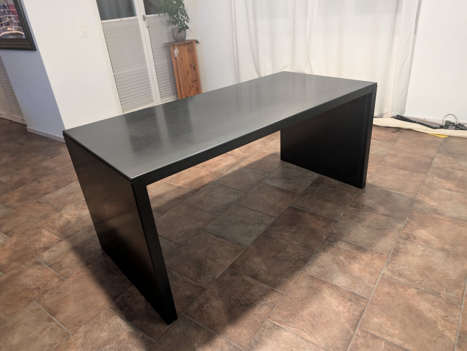 Tische: Zeus Big Irony Desk Tisch – Gebraucht aus Oberhasli von Sepp33