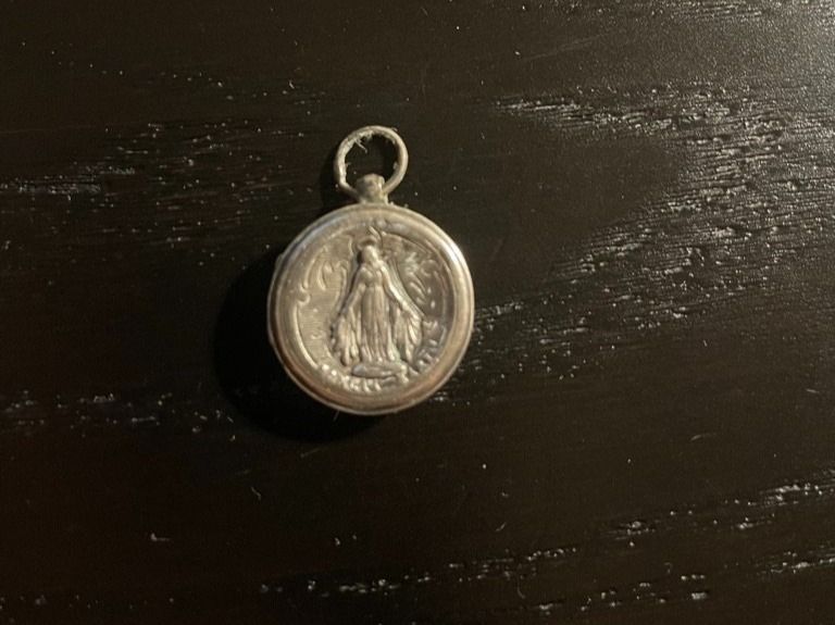 Ciondoli: Petit reliquaire pendentif en argent – Usato da Lausanne venduto da llcc27