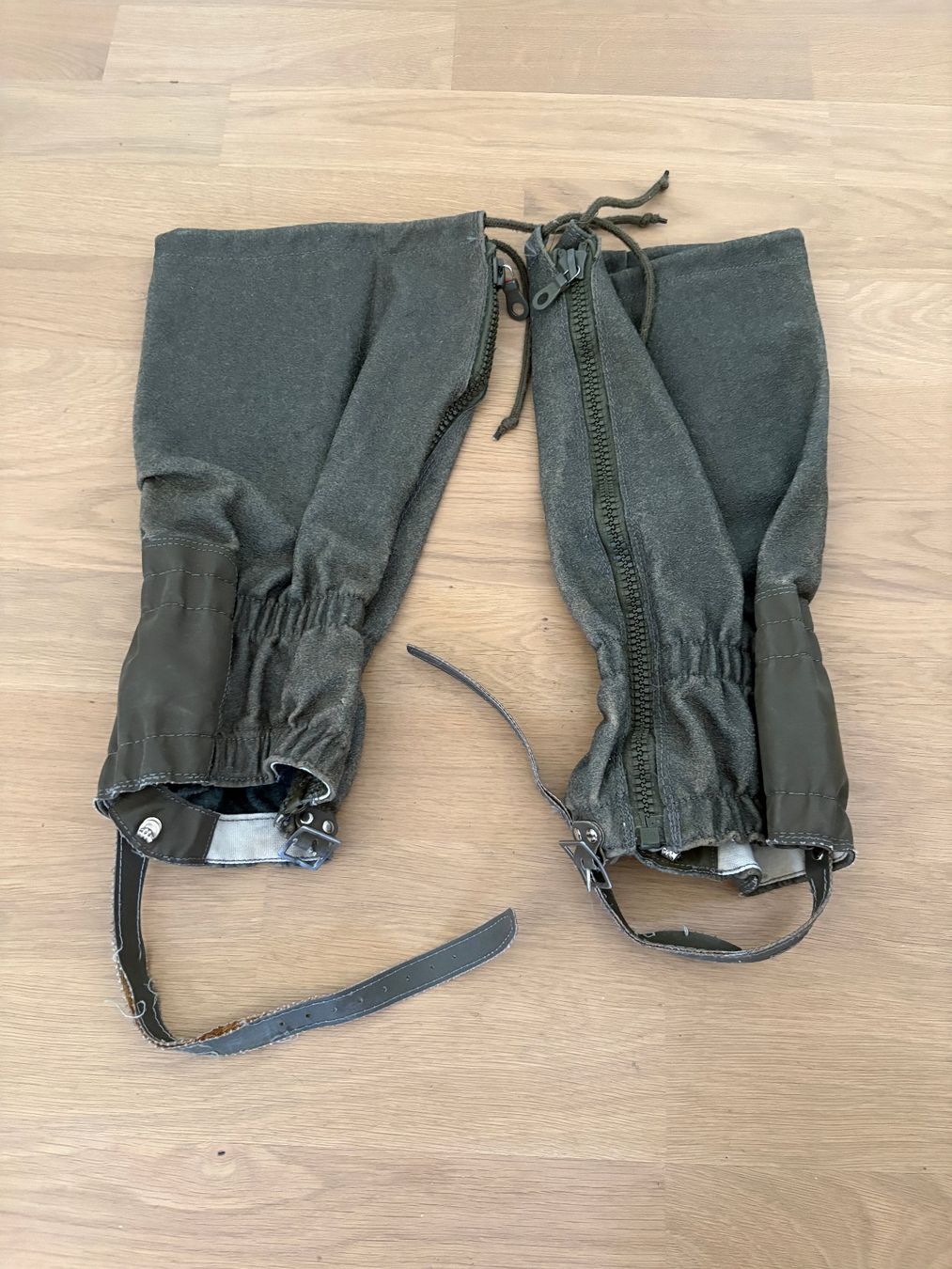 Schweizer Armee Stinchiere & Fasciature: Armee Gamaschen aus Tuch – Usato da Dornach venduto da Hofleur 1