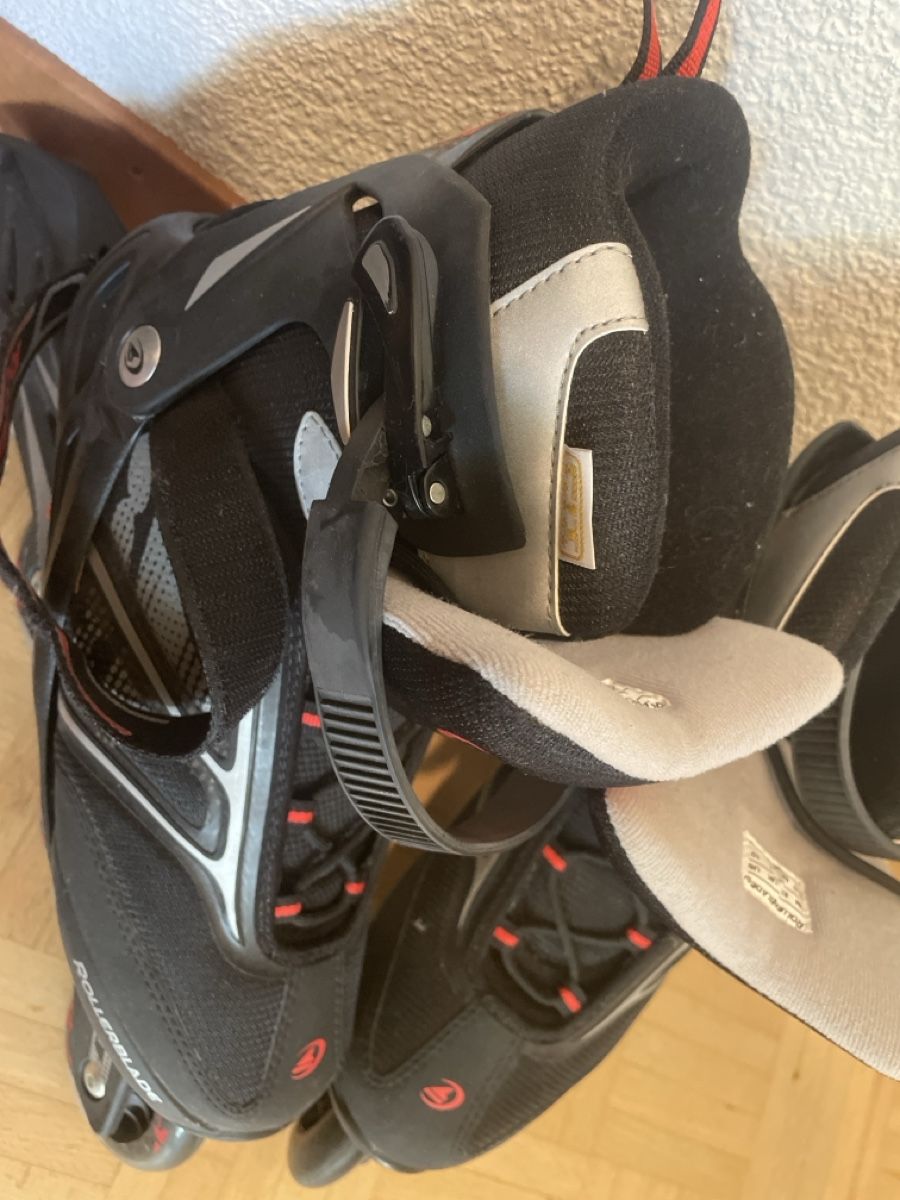Patins à roul. & inline: Inline Skates black and red size 43 – D'occasion à Zürich par ana_6dl5 3