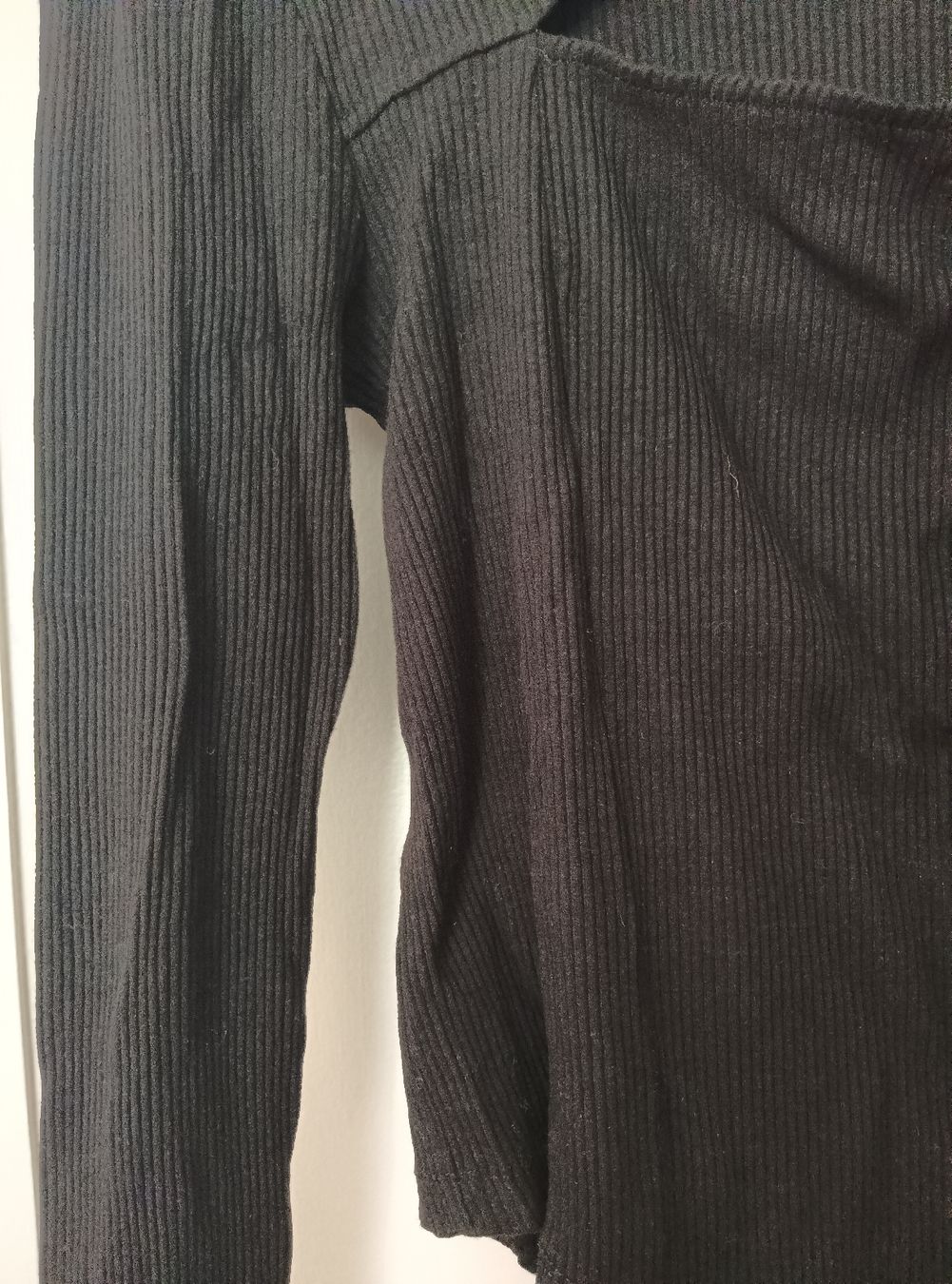 Pullover & Sweatshirts: Schickes NA-KD Oberteil mit Cutout, Grösse M – Gebraucht aus Zürich von Asteraki 4