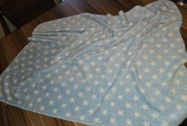 Babydecke hellblau mit Sternenmuster