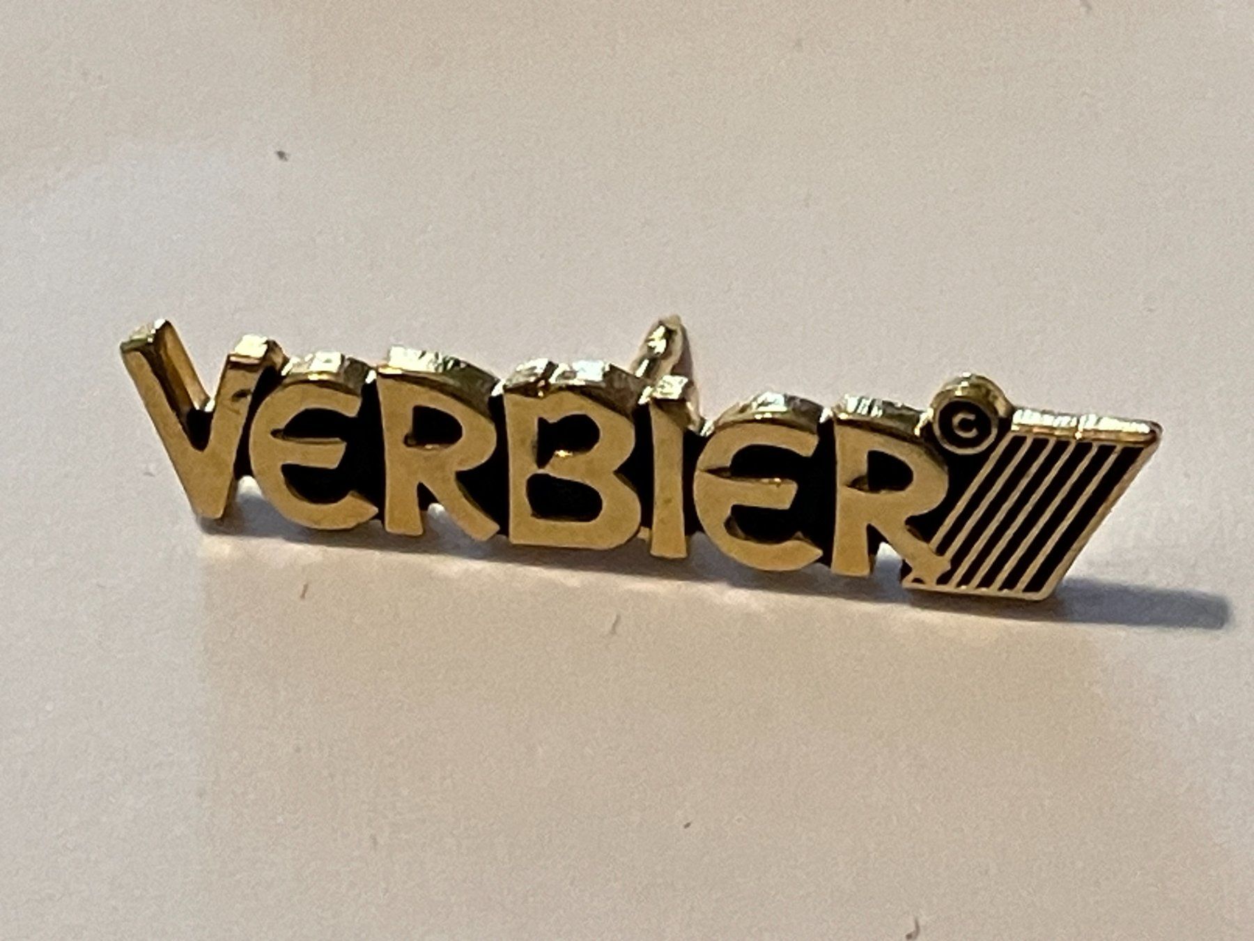 Placchette & Badge: 1 Pin Verbier – Usato da Basel venduto da djwwpp