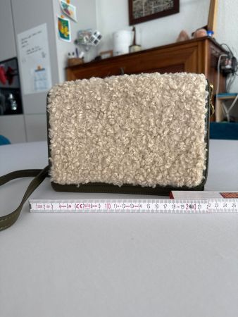 Sac bandoulière hiver doux mouton vert, élégant et compact