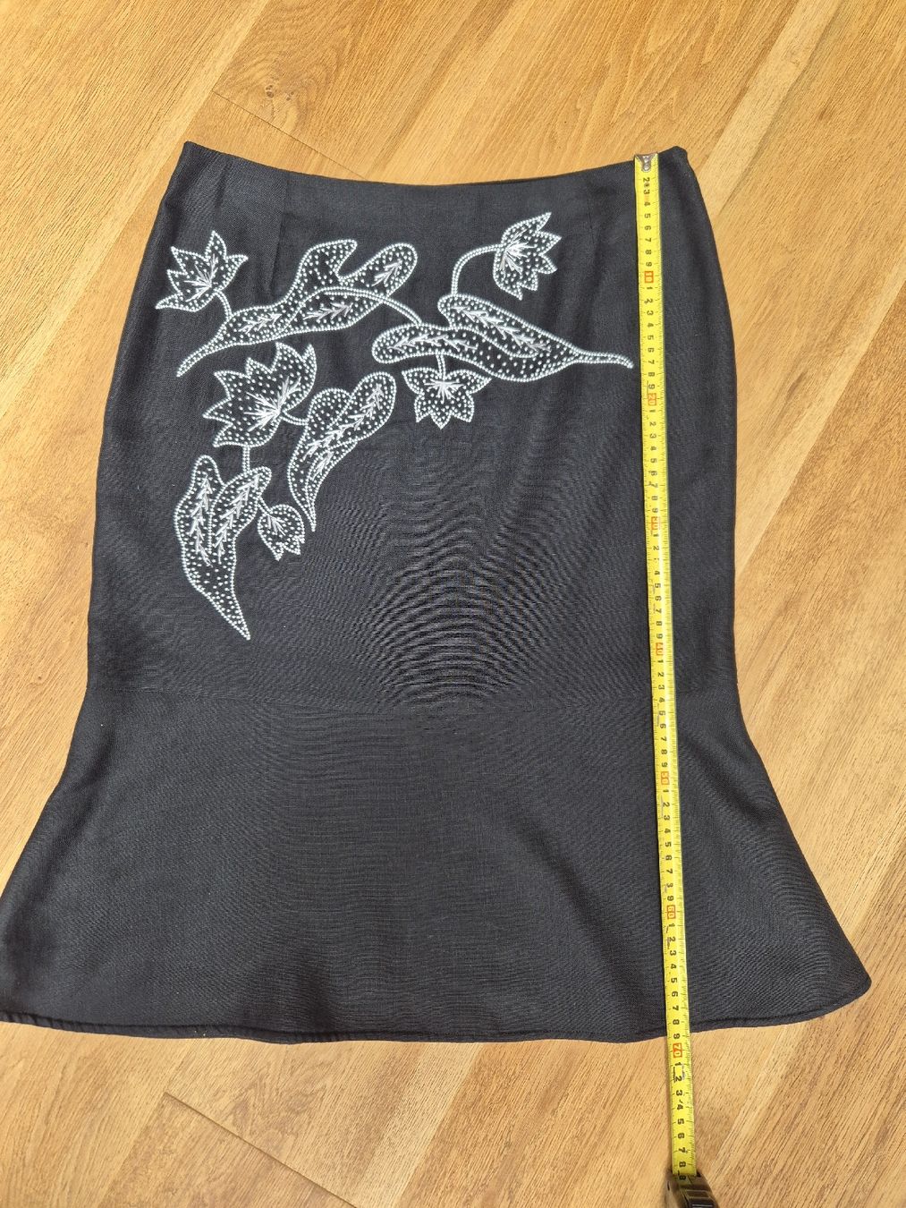 Valentino Gonne: VALENTINO -Jupe brodée- Taille L – Usato da Nyon venduto da Ejuel 3
